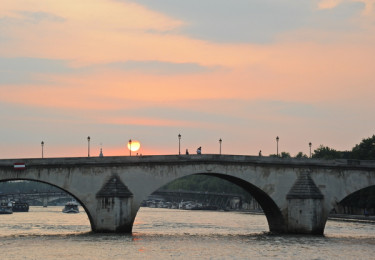 Stillwell_Paris_CrossingSeine_Sunset2