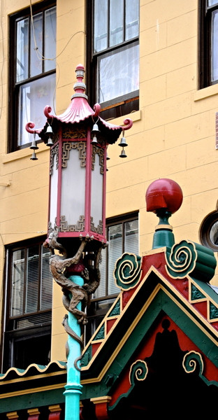 Stillwell_SF_Chinatown_Lamp