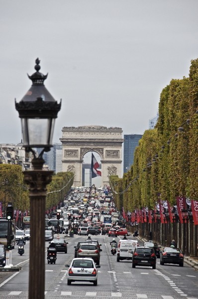 Stillwell_Paris_Champs_Elysees_Arc_Flag_Banners
