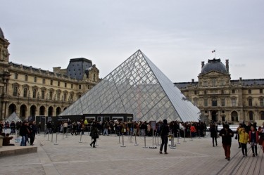 Stillwell_Paris_Pyramid_Louvre_2